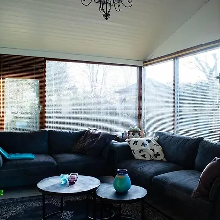 Casa vacanze Gezellig Huisje Aan De Dijk In