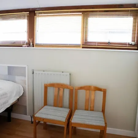 Gezellig Huisje Aan De Dijk In Casa vacanze Warmenhuizen
