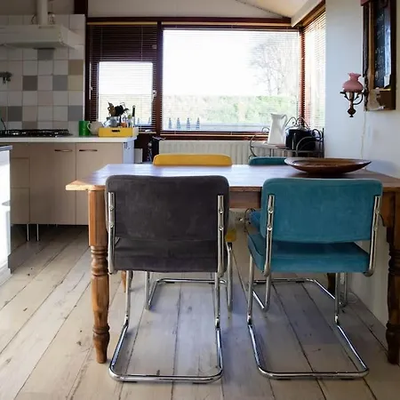 Gezellig Huisje Aan De Dijk In * Warmenhuizen
