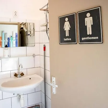 Gezellig Huisje Aan De Dijk In Casa vacanze Warmenhuizen