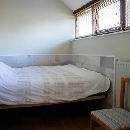 Gezellig Huisje Aan De Dijk In